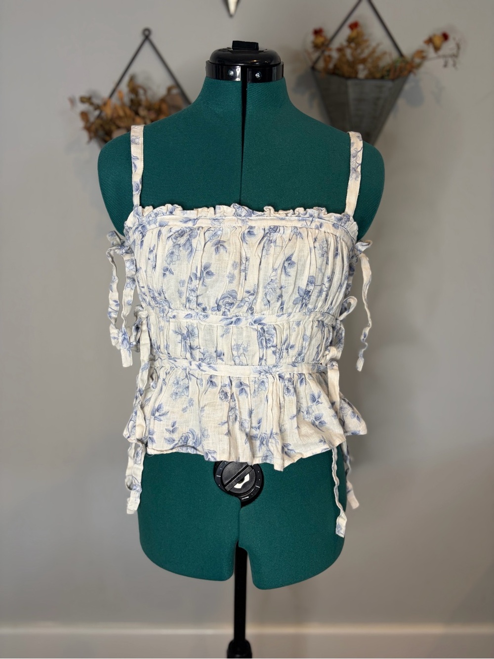 Summer Away 100% Linen Floral Tiered Tank Top Toile Blue Cream Size medium